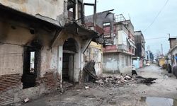 Adana’da hasarlı metruk bina çöktü: Mahalleli deprem sandı, panik yaşandı