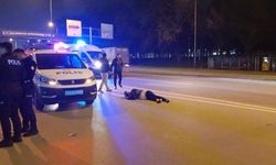 Yolun karşısına geçmeye çalışan yayaya otomobil çarptı