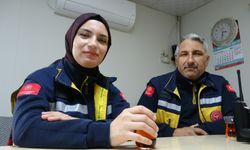 Sağlık çalışanı baba ve kızı aynı ambulansta hayat kurtarıyor