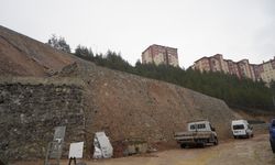 Heyelan sonrası yapılan istinat duvarlarında çatlaklar oluştu