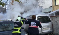 Siirt'te park halindeki kamyonet yandı
