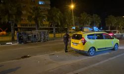 Serik’te ticari taksi ile kamyonet çarpıştı: 2 yaralı