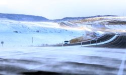 Ardahan-Şavşat kara yolunda ulaşıma kar engeli