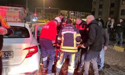 Otomobil tırın dorsesine saplandı: 1 yaralı