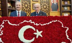 MHP'li Yurdakul "Emanet yerini buldu" diyerek paylaştı: Anlamlı hediye Lider Bahçeli’ye takdim edildi