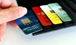 Kart borcu olanlara nefes aldıran karar: Merkez Bankası kredi kartı faiz oranlarını aşağı çekti
