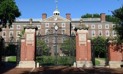 ABD'de Brown Üniversitesi'nde silahlı saldırgan alarmı