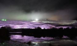 Pamukkale travertenlerinde yağmur sonrası oluşan sis, kartpostallık görüntüler oluşturdu
