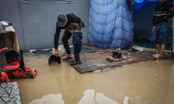 Şiddetli yağış nedeniyle Gazze Şeridi'nde binlerce çadır su altında kaldı