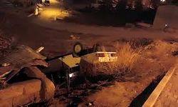 Nevşehir'de refüje çarpması sonucu devrilen otomobilin sürücüsü ağır yaralandı