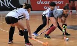 Kadınlar Salon Hokeyi Süper Lig maçları Alanya'da başladı