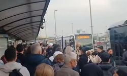 İstanbul'da durakta bayılan çocuk metrobüsün altında kaldı