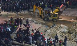 İki bina çöktü! 19 kişi hayatını kaybetti