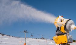 Beklenen yoğun kar yağışı başlamadı! Çözümü suni karlamada buldular...