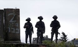 İsrail ordusu Batı Şeria’da cami cemaatini ablukaya aldı