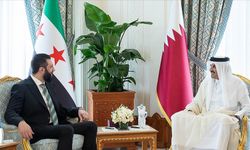 Suriye Cumhurbaşkanı Şara, Doha’da Katar Emiri Al Sani ile bir araya geldi