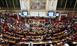 Fransa’da hükümet krizlerine neden olan bütçe oylaması yarın gerçekleştirilecek