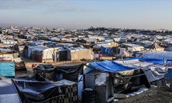 Gazze'de yerinden edilmiş 250 bin aile, yıpranmış çadırlarda soğuk ve sel felaketiyle karşı karşıya