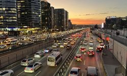 İstanbul'da trafik kilitlendi! Yoğunluk yüzde 80'i aştı