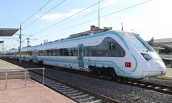 TÜRASAŞ üretimde rekora koşuyor: Bir haftada yerli ve milli 2 tren seti ve 2 lokomotif teslim edildi