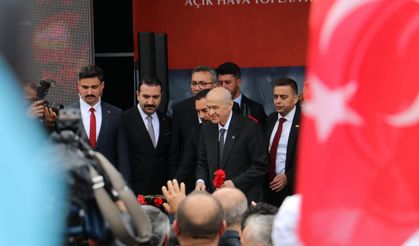 MHP Lideri Devlet Bahçeli Kastamonu'da vatandaşla bir araya geldi