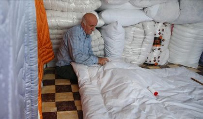 11 yaşında başladığı yorgancılığı 56 yıldır sürdürüyor