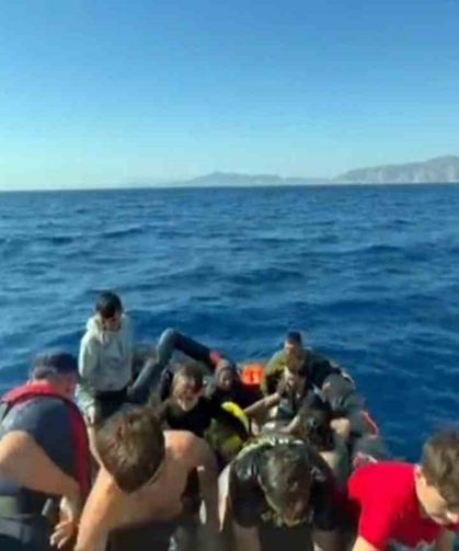 Yunanistan’ın geri ittiği 5’i çocuk 22 düzensiz göçmen kurtarıldı