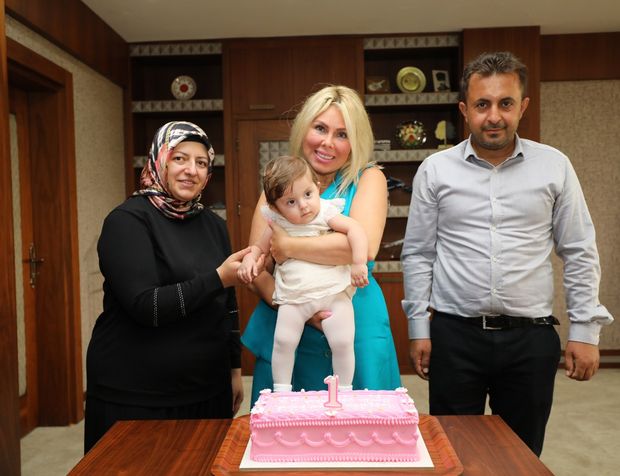 Türkiye'nin ikinci rahim nakli hastası Havva Erdem'in bebeği 1 yaşına girdi