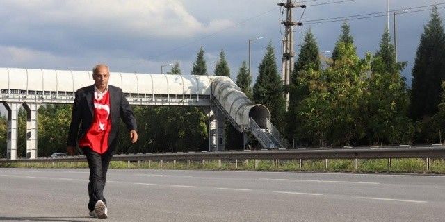 Aşı yaptırmamanın bedelini 450 km yürüyerek ödedi