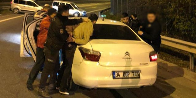 TEM Otoyolunda durdurulan araçtan 8 adet taş kokain ele geçirildi