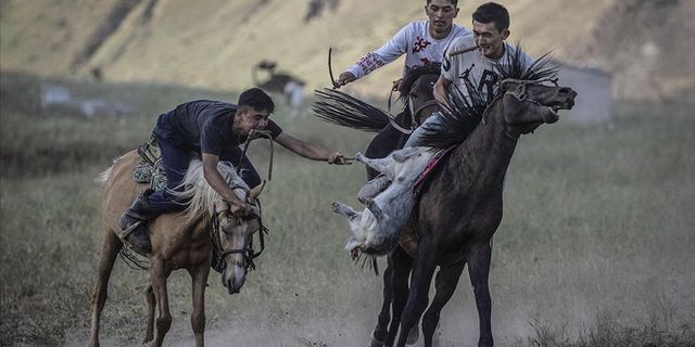 Kırgız Türkleri, ata yadigarı 'Kökbörü'yü dört nala geleceğe taşıyor