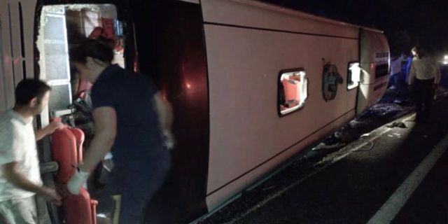 Denizli'de yolcu otobüsü devrildi