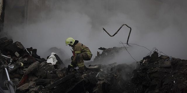 Ukrayna: Rus ordusunun Dnipro'ya füze saldırısında 1'i çocuk 12 sivil öldü