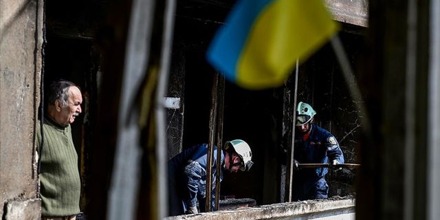 Ukrayna'nın Zaporijya kentinde Rus saldırısının ardından halk yaralarını sarmaya çalışıyor