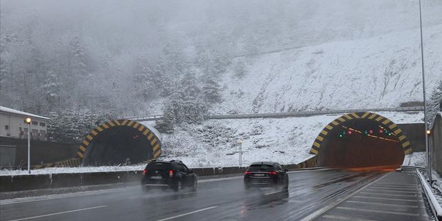 Bolu Dağı'nda kar etkili oluyor