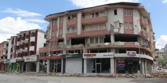 Depremde enkaza dönen Niyazi Mahallesi TOKİ ile ayağa kalkacak
