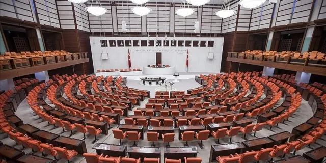 TBMM'nin ilk mesaisi yemin töreni