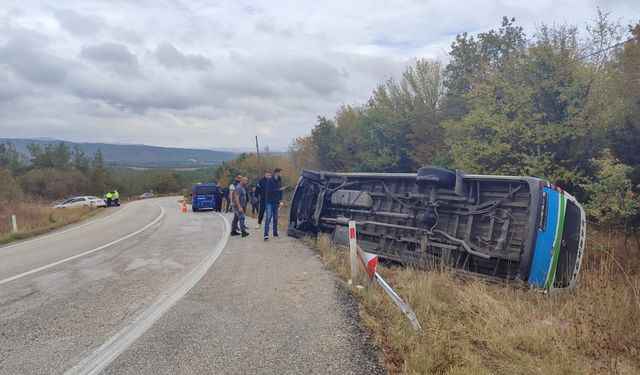 Tekirdağ'da devrilen minibüsteki 14 kişi yaralandı