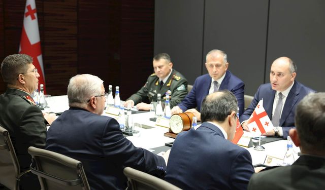 Millî Savunma Bakanı Yaşar Güler, Bakü’de Azerbaycan ve Gürcistan Savunma Bakanları ile Görüşmeler Gerçekleştirdi