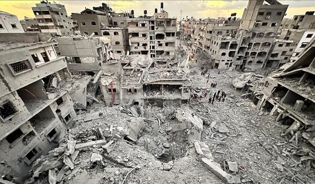 İsrail'in Gazze'ye saldırılarında yıkılan binaların enkazından 160 kişinin daha naaşı çıkarıldı