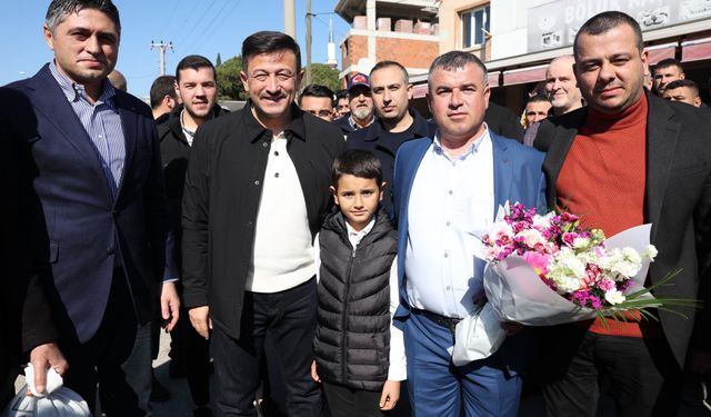 Cumhur İttifakı İzmir Büyükşehir Belediye Başkan adayı Hamza Dağ, seçim çalışmalarını Aliağa ve Yeni Foça'da sürdürdü