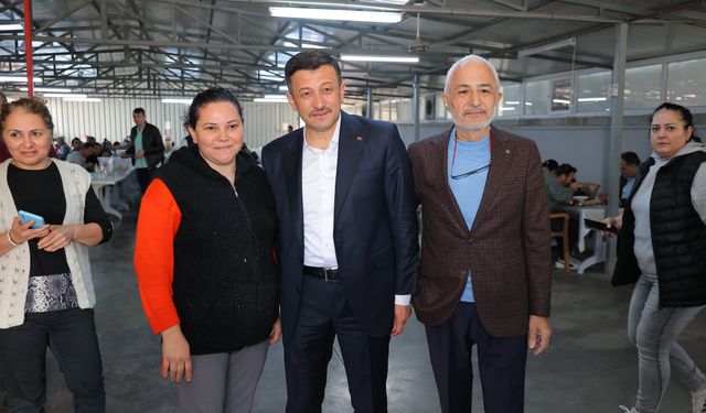 Cumhur İttifakı'nın İzmir Büyükşehir Belediye Başkan adayı Dağ, fabrikada işçilerle buluştu