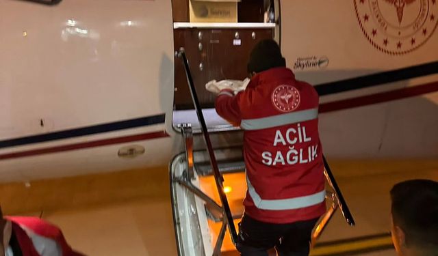 Van'da ambulans uçak 10 günlük bebek için havalandı