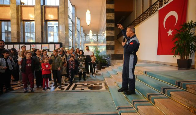 Türkiye'nin ilk astronotu Gezeravcı, "Meclis Bahçesi Çocuk Bahçesi ve Bilim Şenliğine'' katıldı