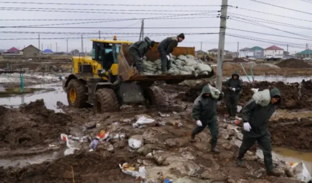 Kazakistan'daki sel felaketi 100 bin kişiyi evinden etti