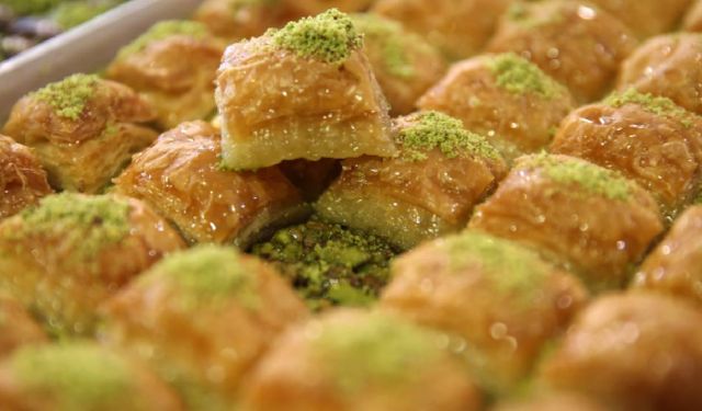 Muş'ta tatlı imalathanelerinde bayram mesaisi sürüyor