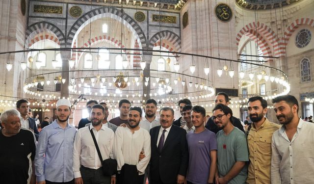 Sağlık Bakanı Fahrettin Koca, bayram namazını Süleymaniye Camisi'nde kıldı