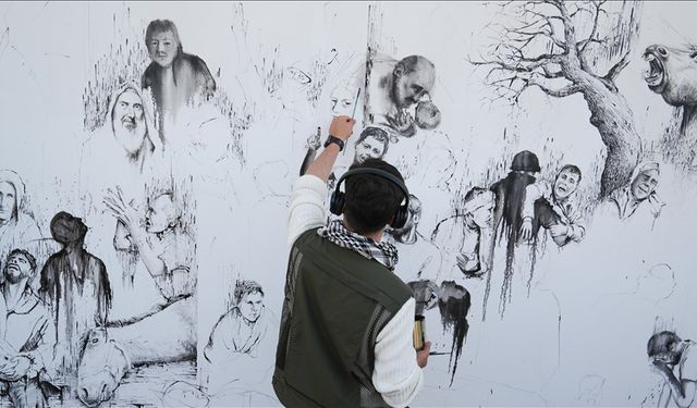 Ressam Kasım Tan, bireysel eylem amacıyla Gazze'de yaşananları Üsküdar'da resmediyor