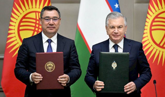 Kırgızistan Cumhurbaşkanı Caparov, Özbekistan’da resmi temaslarda bulundu