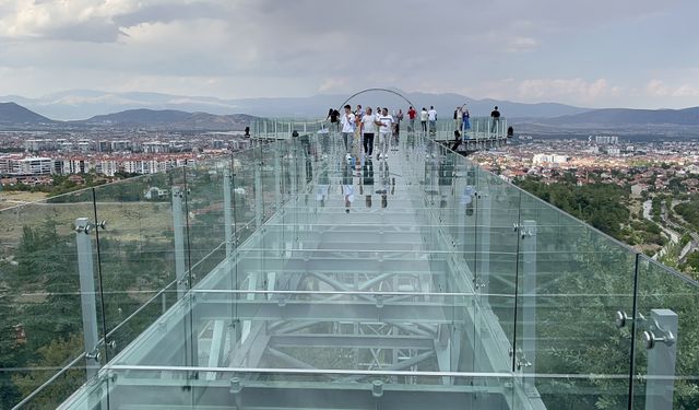 Isparta'da Kirazlıdere Cam Seyir Terası 450 bin misafir ağırladı